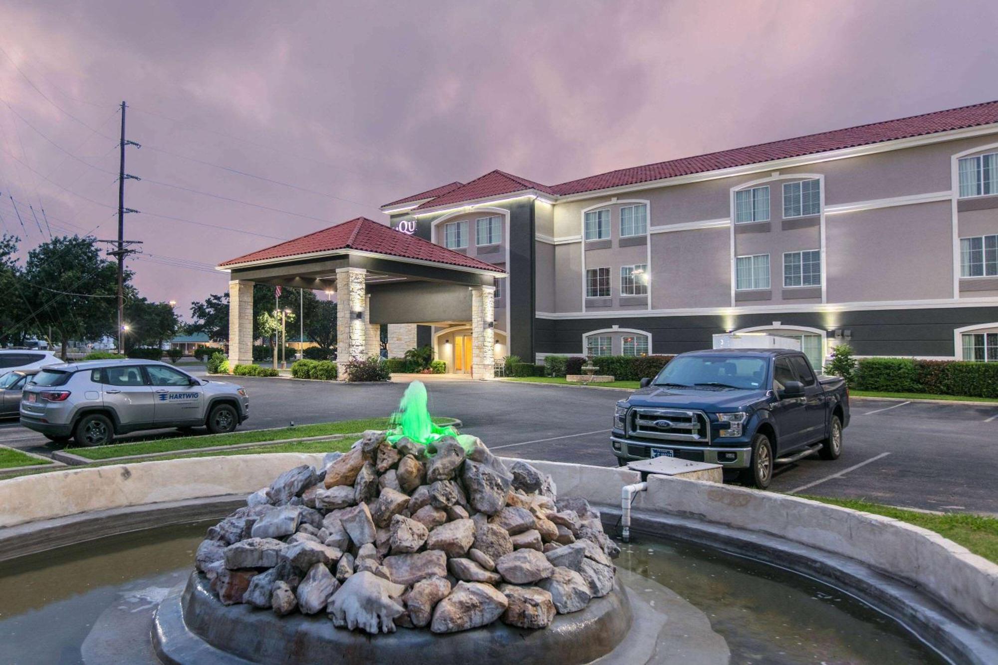 Готель La Quinta By Wyndham Фредеріксбург Екстер'єр фото